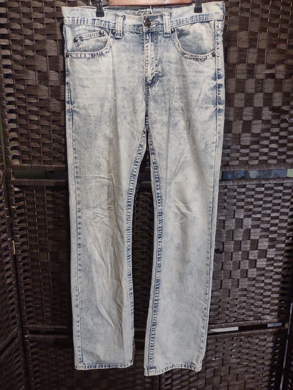 Axe & Crown Slim Fit Light Wash Distress jean Mens 32/34